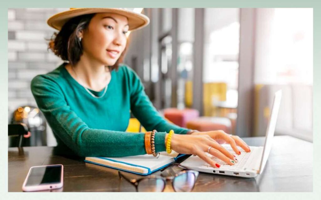 becoming-online-blogger-business-ideas-for-women-from-home
