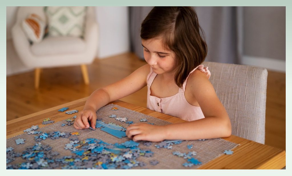 girl playing with puzzle girl-playing-with-puzzle-educational-toy-business-ideas