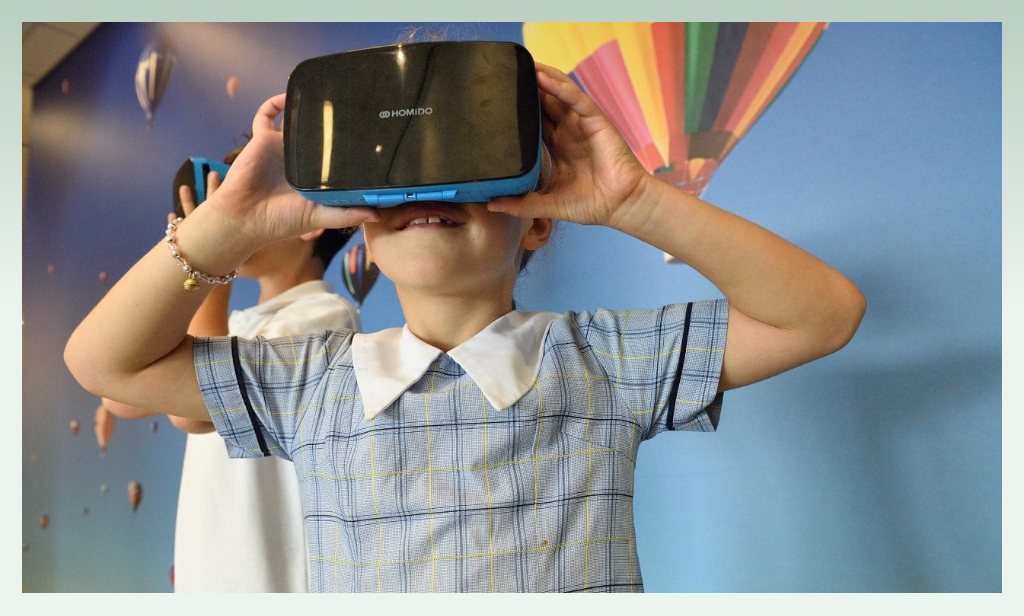 kids-playing-AR-enhanced-devices-toy-business-ideas